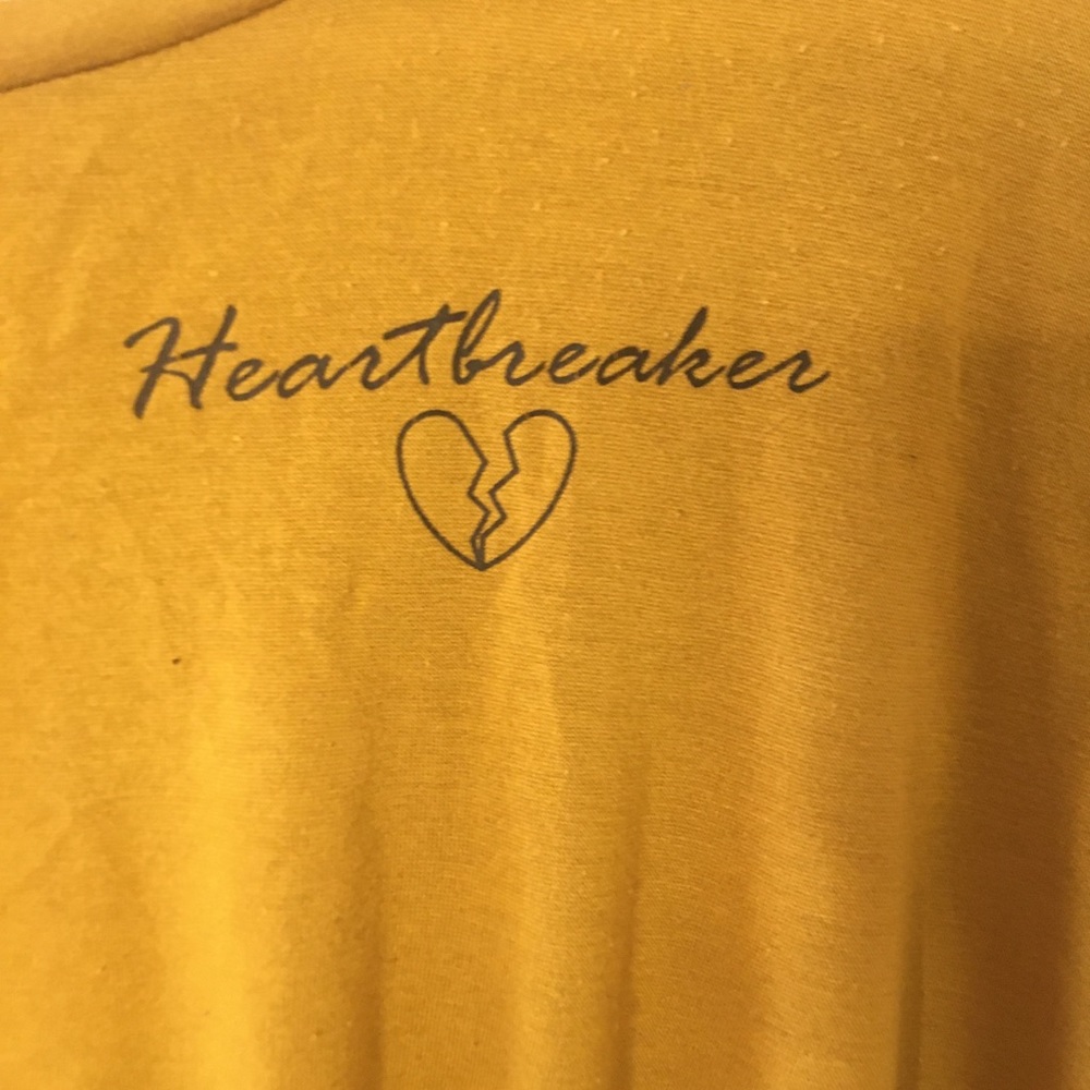 heartbreak gold teshirt with tie